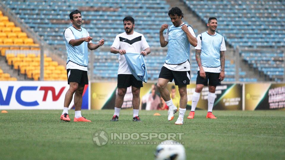 Dari kiri ke kanan: Luis Figo, Gennaro Gattuso, Alessandro Nesta, dan Marco Materazzi. Mereka tengah menjalani sesi latihan Football Legend Tour 2014 di SUGBK, Jakarta, Jumat (06/06/14). - INDOSPORT
